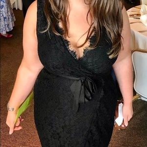 BLACK LACE WRAP DIANE VON FURSTENBURG DRESS